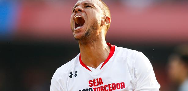 Sao Paulo honors Luis Fabiano after announcing his retirement