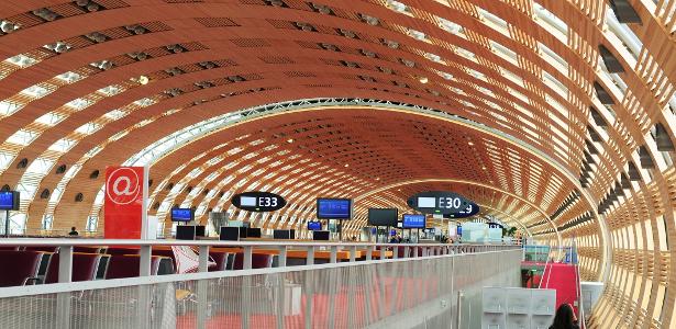 The U.S. government has asked citizens to refrain from traveling to France and six other countries