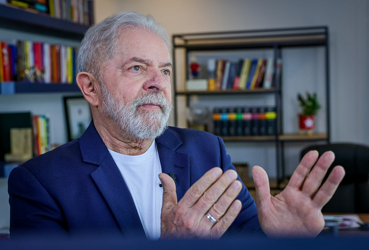 Lula: Education and Science to Rebuild Brazil