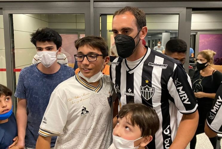 Godin arrives in Bahrain, praises Gallo and talks about winning titles in the Atletico shirt – Rádio Itatiaia