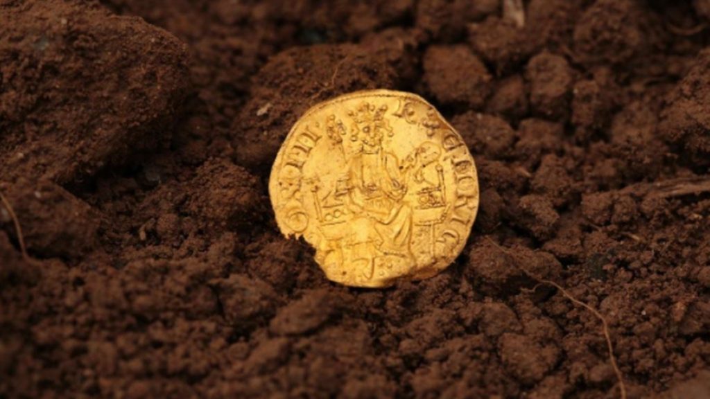 An archaeologist discovers a rare medieval gold coin;  See item value |  Globalism