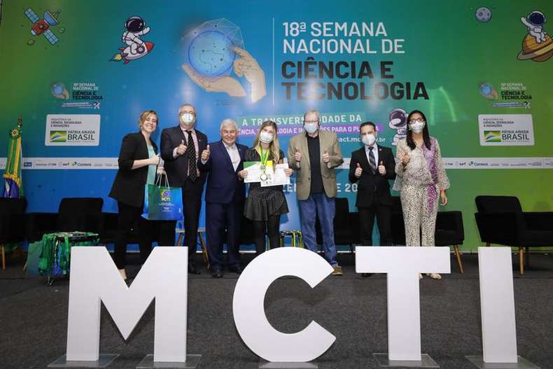 Verena Bakula Menezes recebe medalha