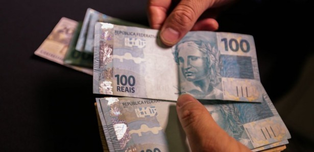 Workers can earn around R,000 in 2022;  Find out if you are entitled and how to apply