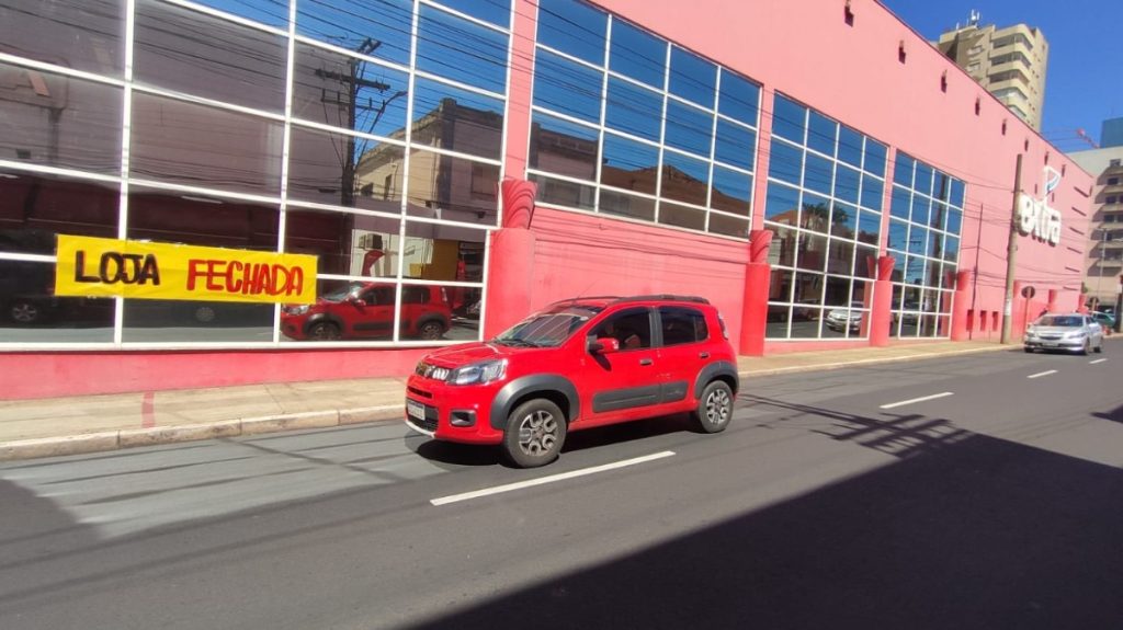 GPA transfers the property from the former Extra to the real estate trust