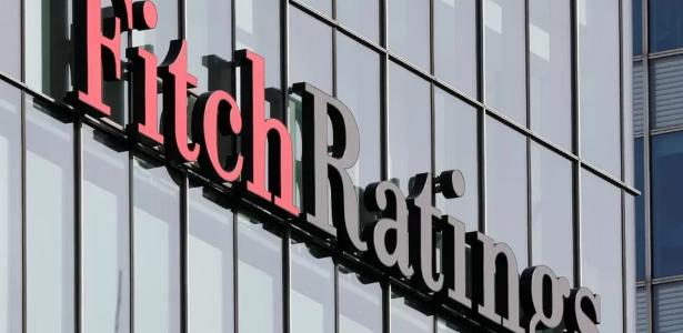 Fitch warns Russia that default is 'imminent'
