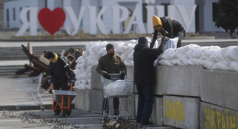 Kyiv stockpiles of medicine and food rise before possible invasion - News