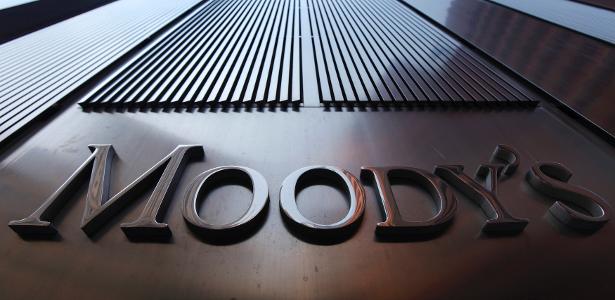 Moody's downgrades Russia's credit rating due to high risk of default