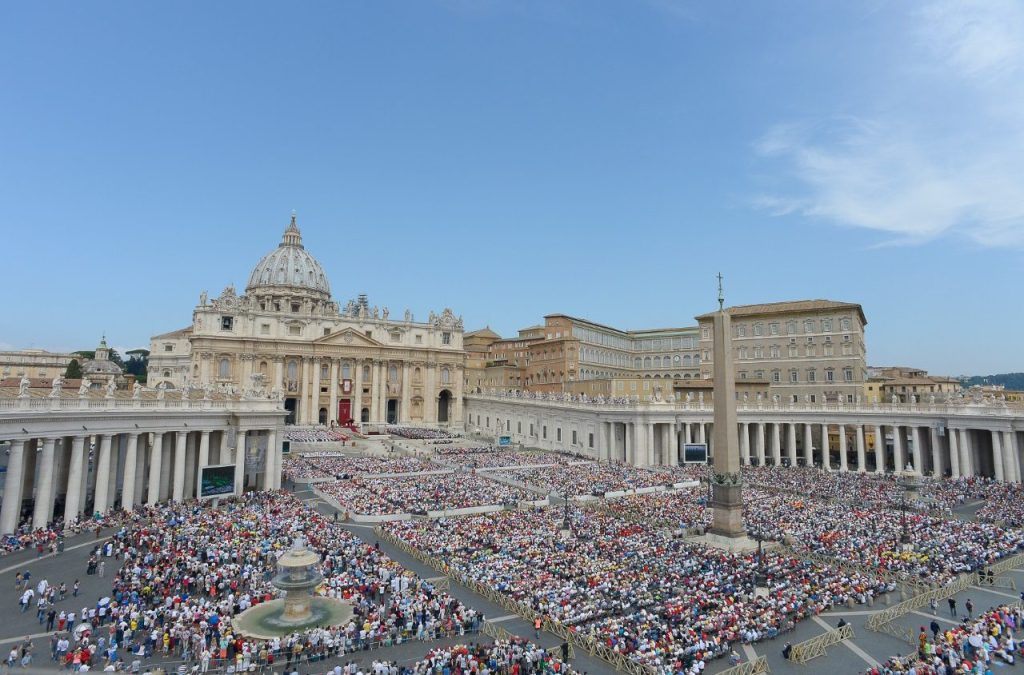 The Pope promulgates the Apostolic Constitution consecrating the Roman evangelization