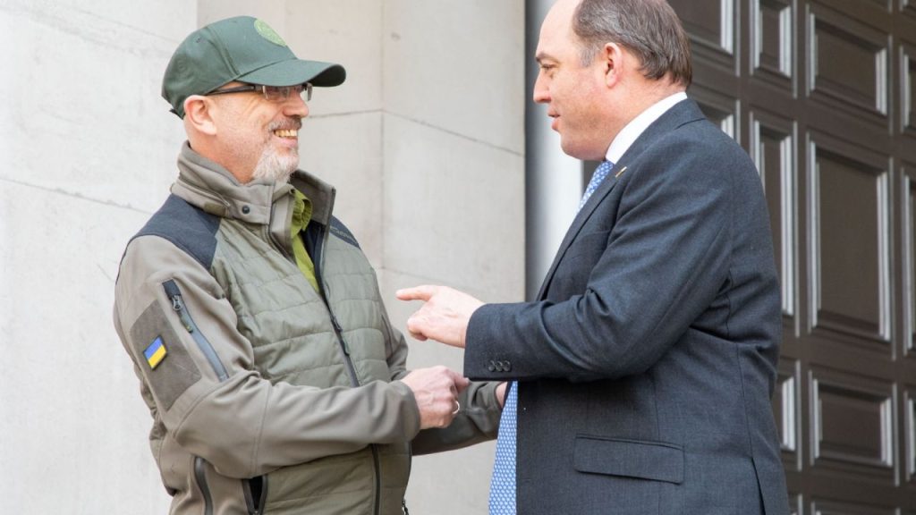 Video: UK Secretary of State falls for Russia and reveals about Ukraine