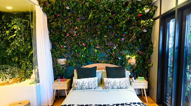 Pop-up hotel in the UK showing Pinterest's best decorating trends (Photo: Guide)