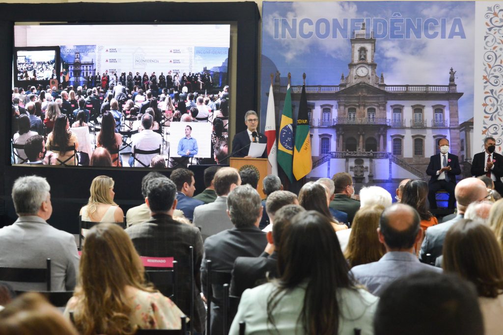 Minas Gerais Agency |  Governor praises the performance of health workers and the importance of science during the celebration of Inconfidência