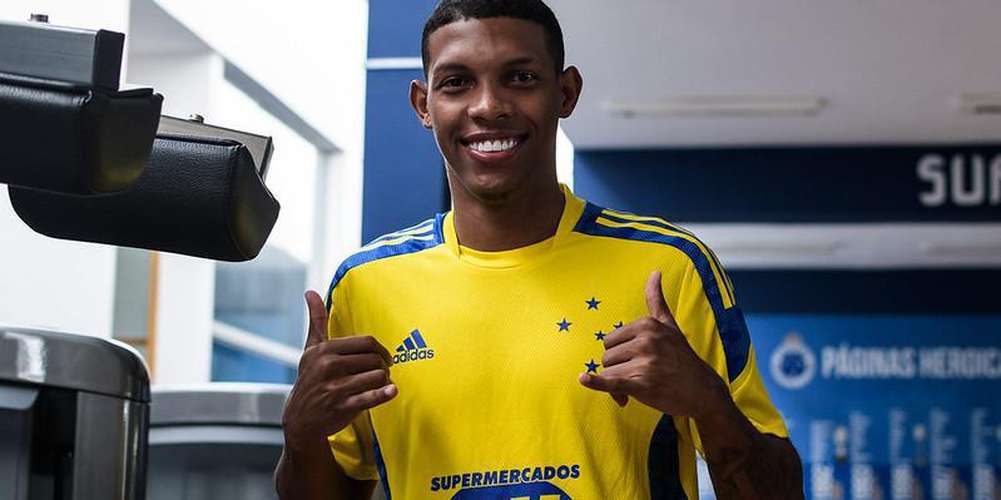 Vitor Lecui, from Cruzeiro, received the