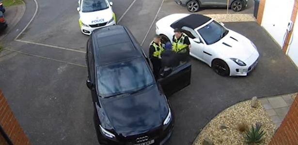 A thief breaks into the car to steal, but he sleeps and gets caught – 25/04/2022