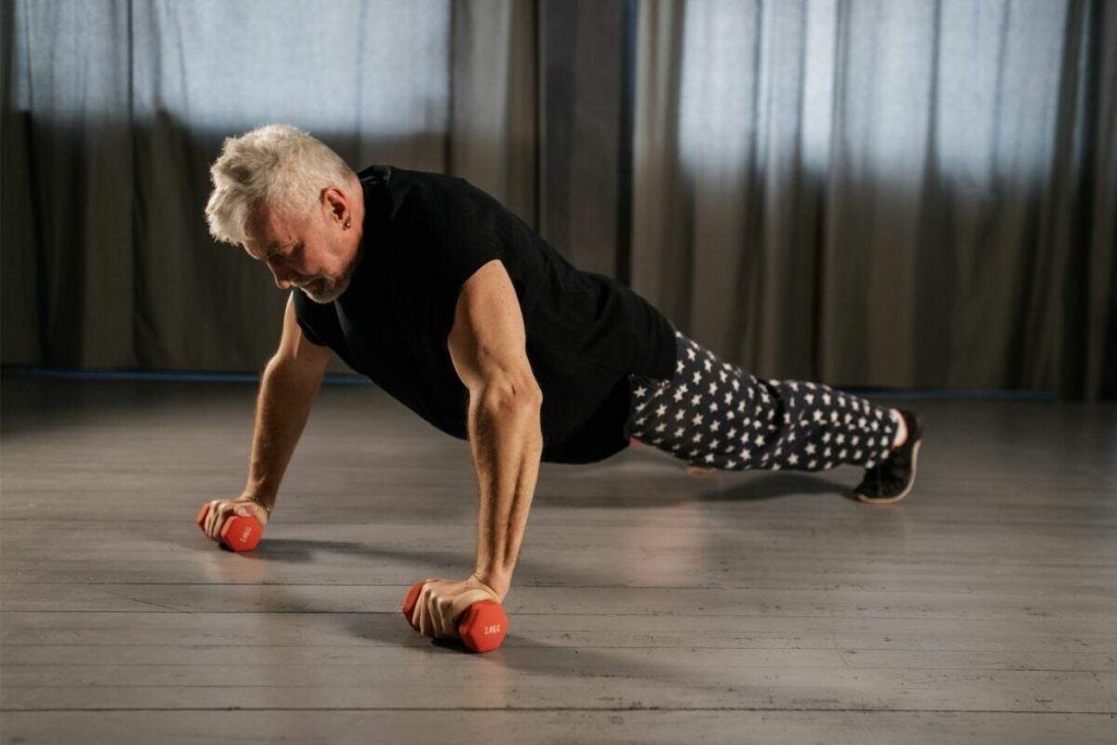 Como os idosos podem manter os músculos em forma.