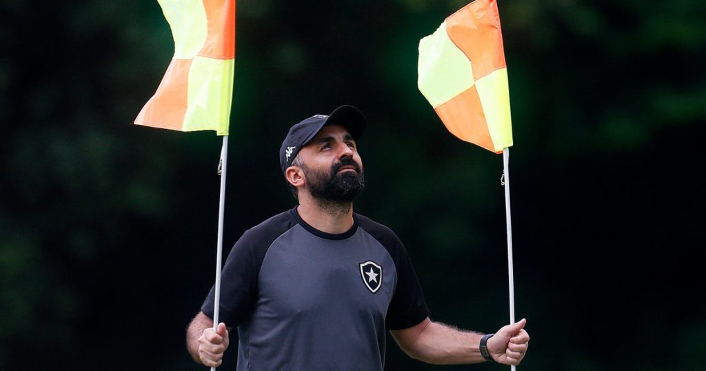 Luis Castro's assistant becomes a partner of Botafogo and is invited to play against Juventud: Libera a Sul