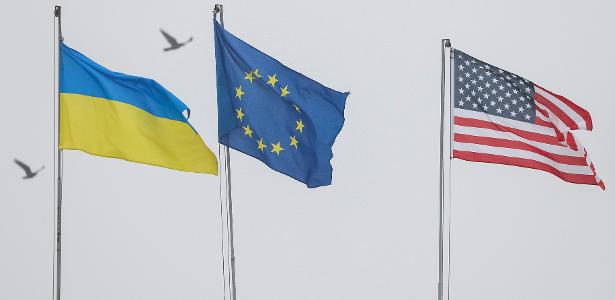 The United States and the European Union have threatened to impose new sanctions on Russia