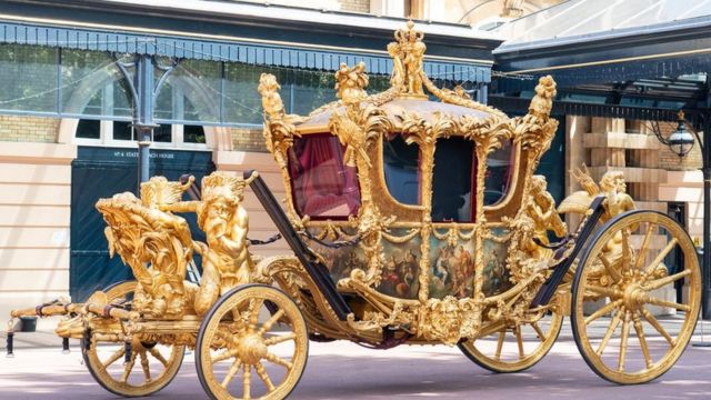 The golden carriage at Buckingham Palace