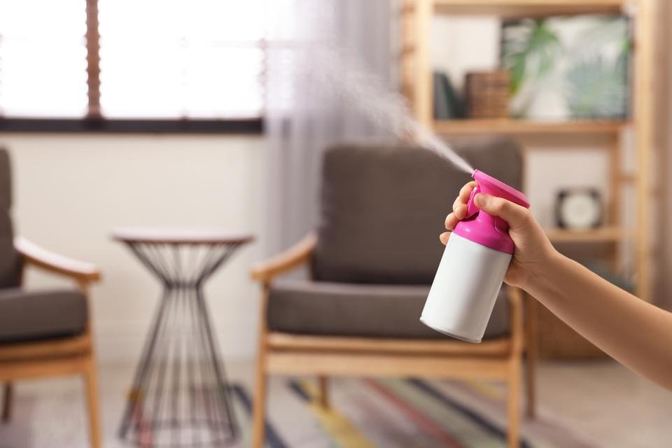 How does an odor blocker work?