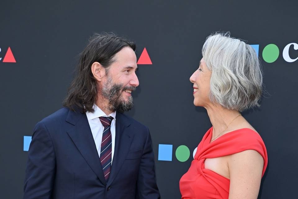 Discreet, Keanu Reeves appears rarely alongside his girlfriend