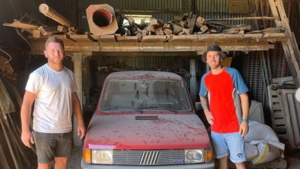 Abandoned and unused Fiat 147 found after 35 years |  cars