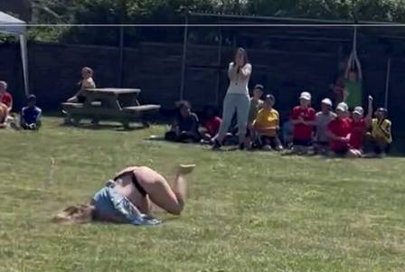 A woman falls while running in a competition invited by her daughter in England