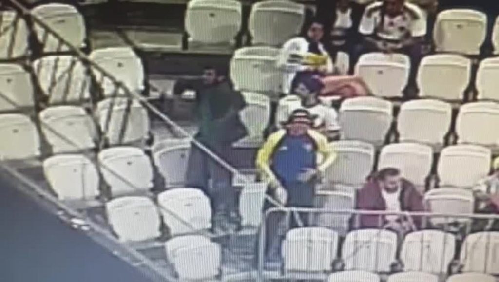 Three Boca fans arrested for copying a monkey and making a Nazi gesture in a match against Corinthians |  Corinthians