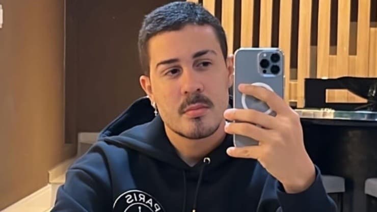 Clone / Official Instagram of Carlinhos Maia - Carlinhos poses for social networks.