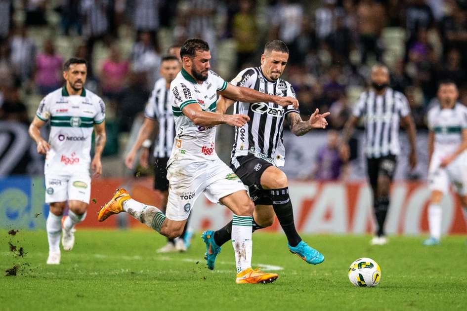 Shira celebrates a goal at the end of the match and draws with Curitiba in favor of Serie A.  See how the game went - play