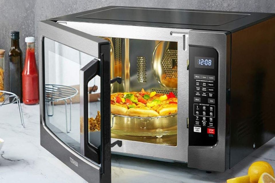 Can using a microwave oven cause cancer?  See what the science says