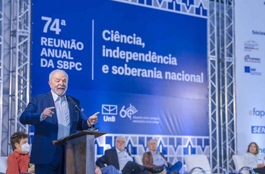 "The government has ignored the science, going so far as to boycott vaccines," Lula told SBPC.