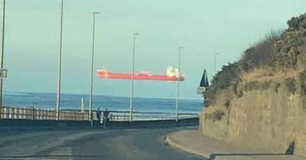 A ship that floats in the sky of England is confused in a rare event