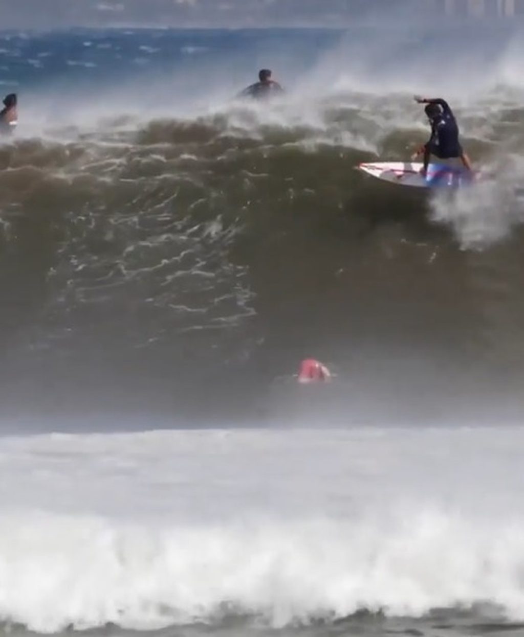 7-meter waves are impressive and leave Hawaii on alert |  browse