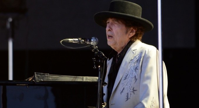 Singer Bob Dylan bans cell phone use during concerts and fans will need to turn off devices - Entertainment