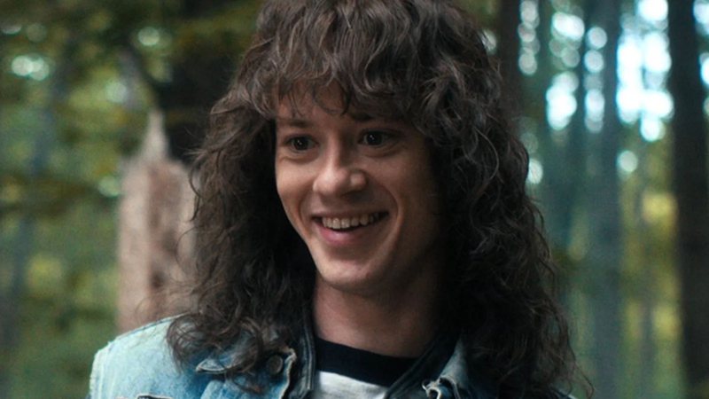 Stranger Things' Joseph Quinn is detained at the airport and later released after being identified by the Rolling Stone series