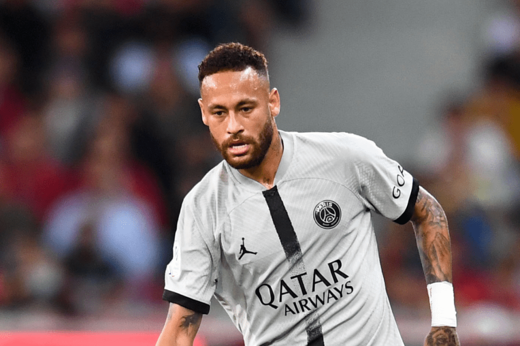 The coach highlights the points where Neymar outperformed Messi and Mbappe