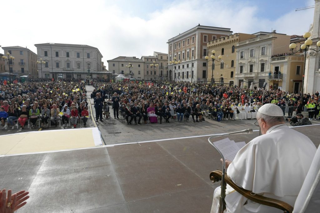 Pope Francis praises the humility of the pontiffs who resigned during their visit to L'Aquila |  Globalism