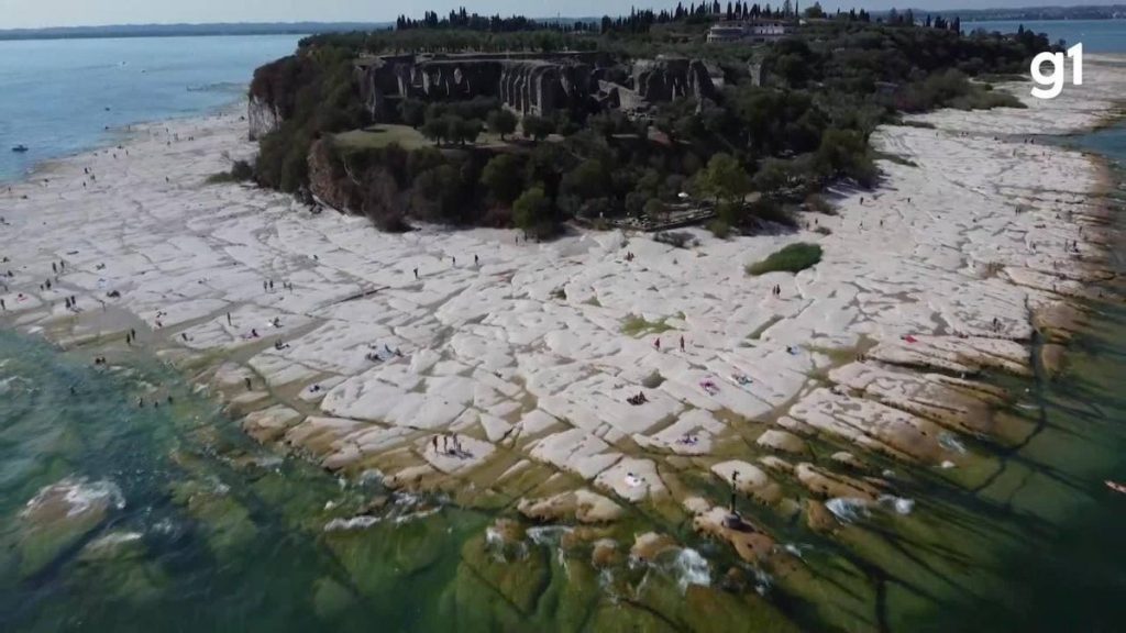 A rocky beach appears in a lake due to severe drought in Italy |  Globalism