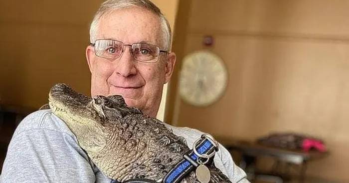 After dogs and cats came crocodile "emotional support"