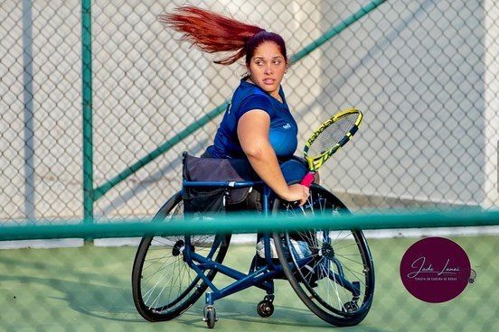 Jade in a wheelchair on the tennis court
