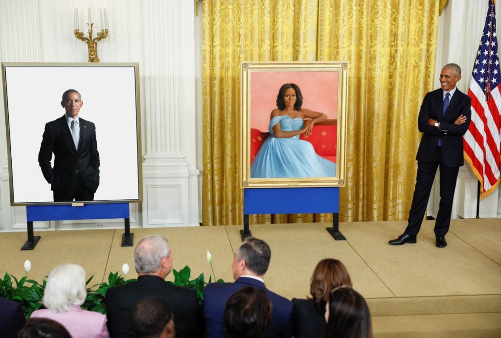 Barack and Michelle Obama open portraits of the president at the White House |  Globalism