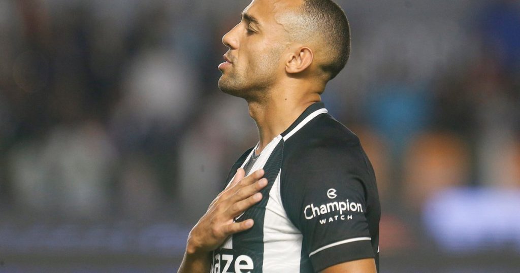 Botafogo full-back, Marcel emerges and dreams of being called up: ‘I will make the Brazilian national team play better’