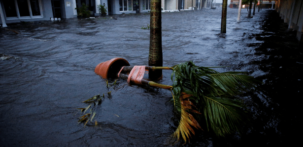 Hurricane Ian caused flooding in Florida, with winds of up to 240 km/h