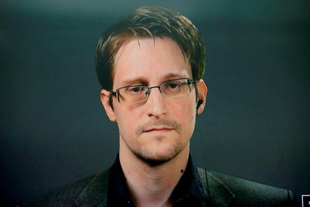 Putin grants Russian citizenship to Edward Snowden |  Globalism