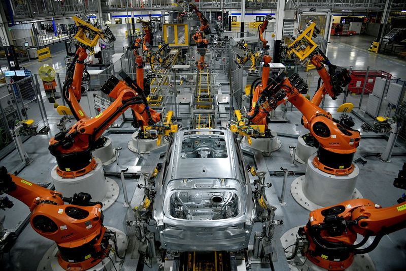 US industrial activity grew at the slowest pace in 2 1/2 years in September, the ISM said