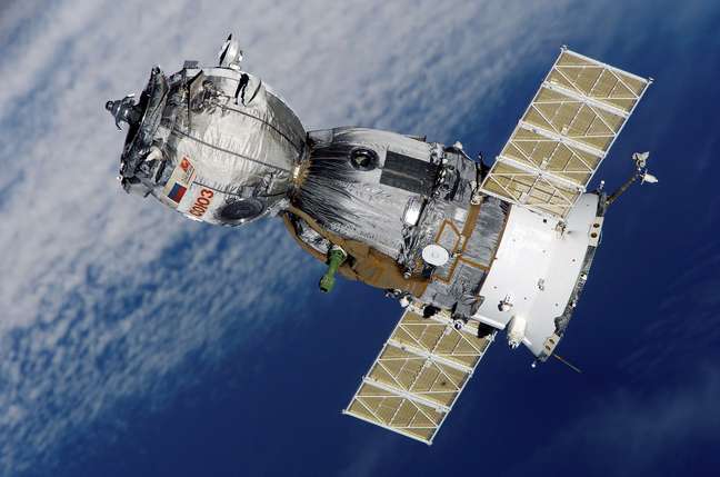 On GPS satellites with atomic clocks, time counts 7 microseconds less per day 