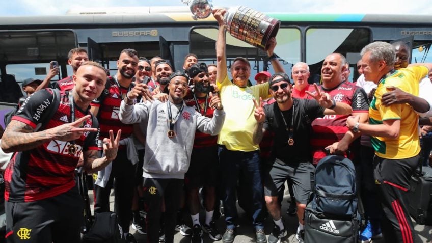 Bolsonaro com jogadores do Flamengo