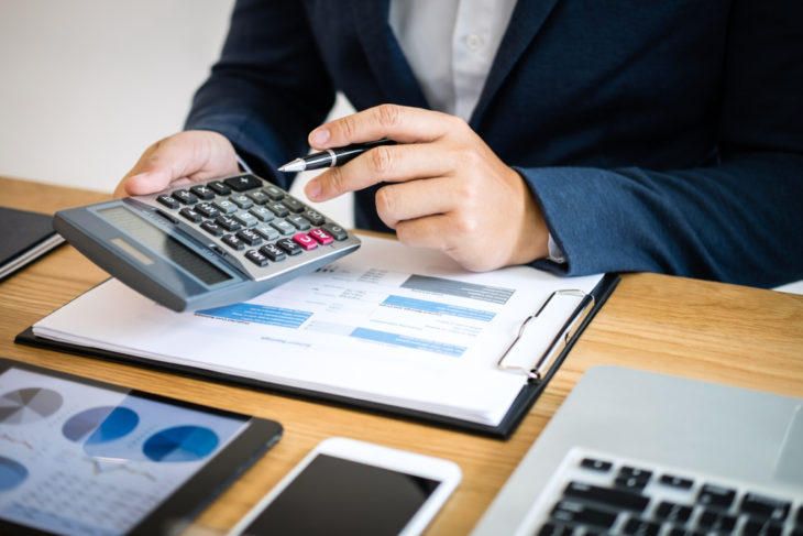 How much does R,000 earn in CDB, Treasury and Savings with Selic at 13.75%?