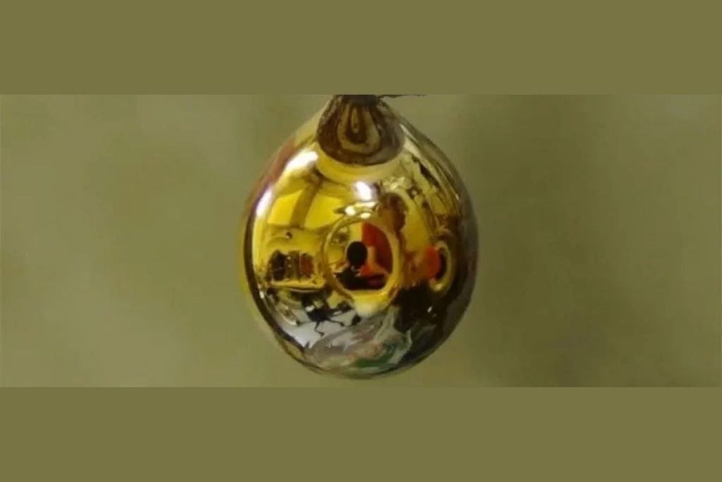 Scientists turned pure water into metal (there are pictures)