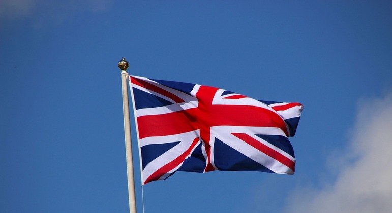 Thousands of migrant children kept alone in UK hotels – News