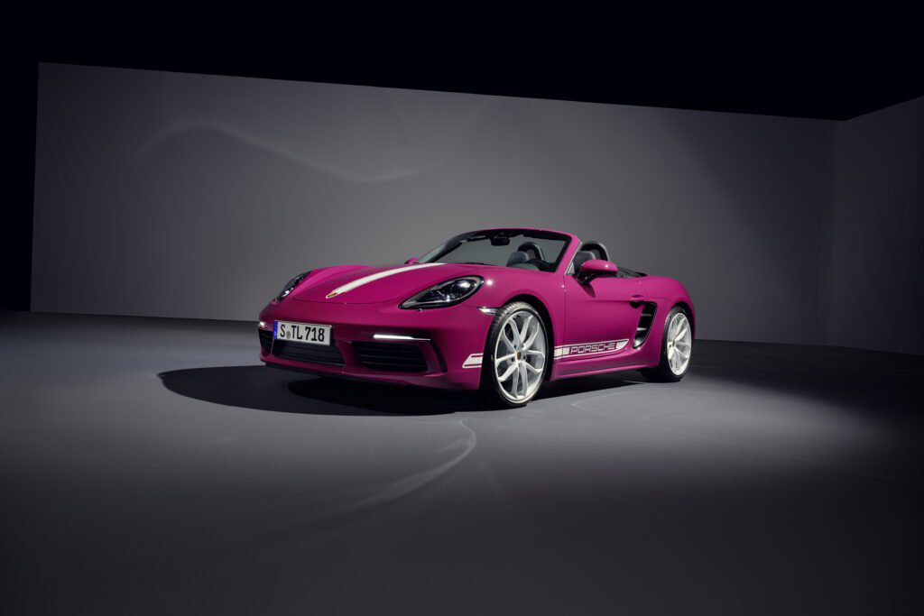 The Porsche 718 Boxster Style Edition Pink is seen from the front diameter in the studio. 